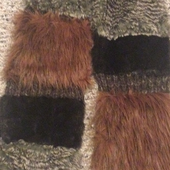 Patchwork fur tasseled scarf - Picture 7 of 7